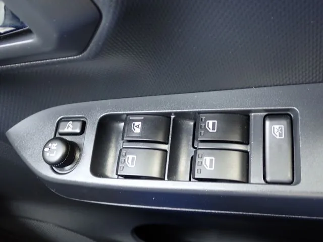 ダイハツ　ミラ　イース