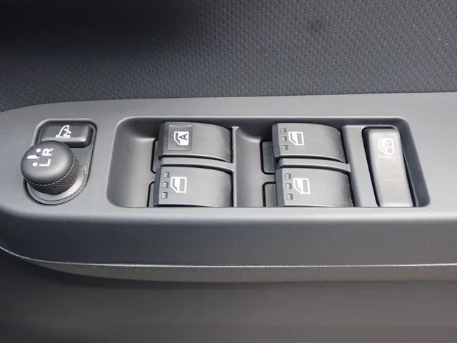 ダイハツ　ミラ　イース