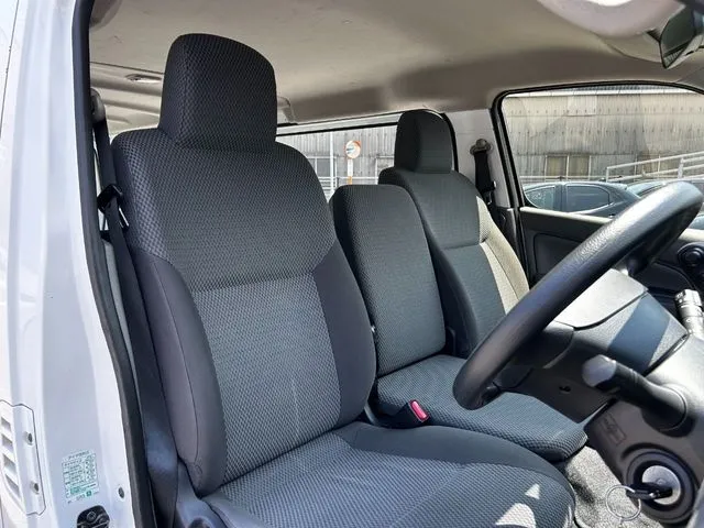 ＮＶ３５０キャラバン　１．２ｔ（ニッサン）の車両写真