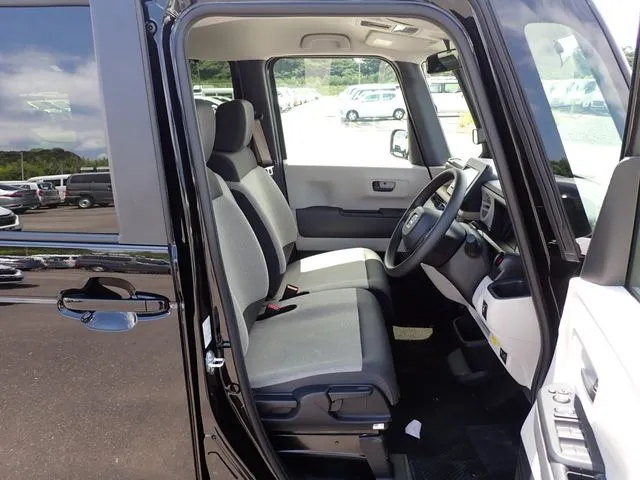 ホンダ　Ｎ　ＢＯＸ　４ＷＤ