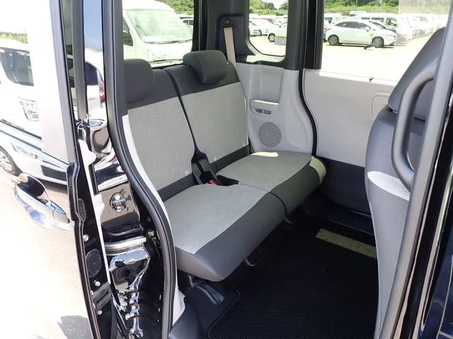 ホンダ　Ｎ　ＢＯＸ　４ＷＤ