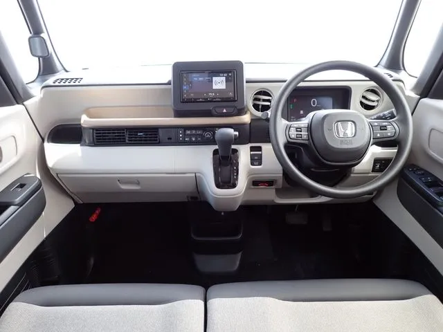 ホンダ　Ｎ　ＢＯＸ　４ＷＤ