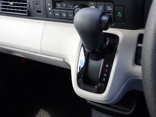 ホンダ　Ｎ　ＢＯＸ　４ＷＤ