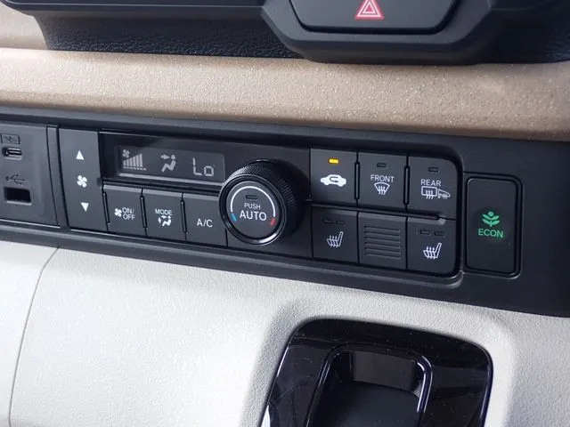 ホンダ　Ｎ　ＢＯＸ　４ＷＤ