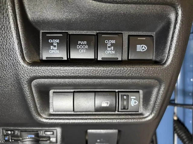 トヨタ　シエンタ　ハイブリッド