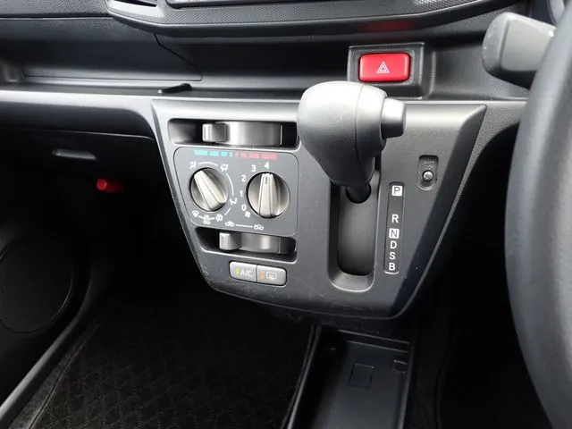 ダイハツ　ミラ　イース