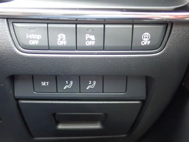 マツダ　ＭＡＺＤＡ３　ファストバック