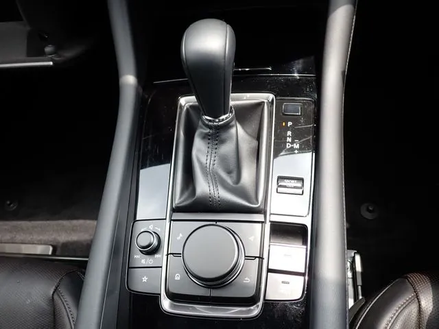 マツダ　ＭＡＺＤＡ３　ファストバック