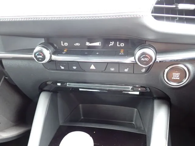 マツダ　ＭＡＺＤＡ３　ファストバック