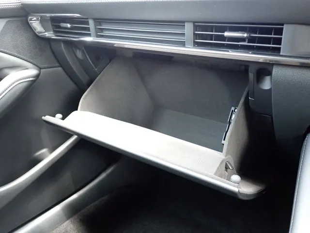 マツダ　ＭＡＺＤＡ３　ファストバック