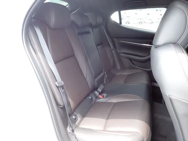 マツダ　ＭＡＺＤＡ３　ファストバック