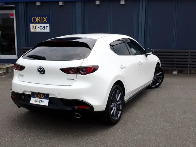 マツダ　ＭＡＺＤＡ３　ファストバック