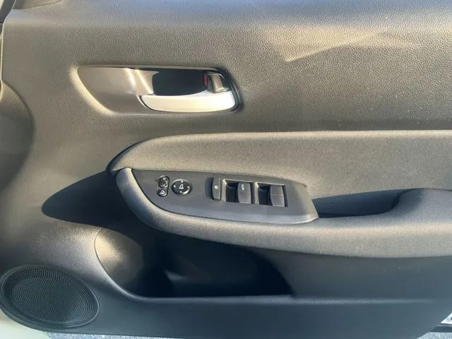 ホンダ　フィット　ｅ：ＨＥＶ　４ＷＤ
