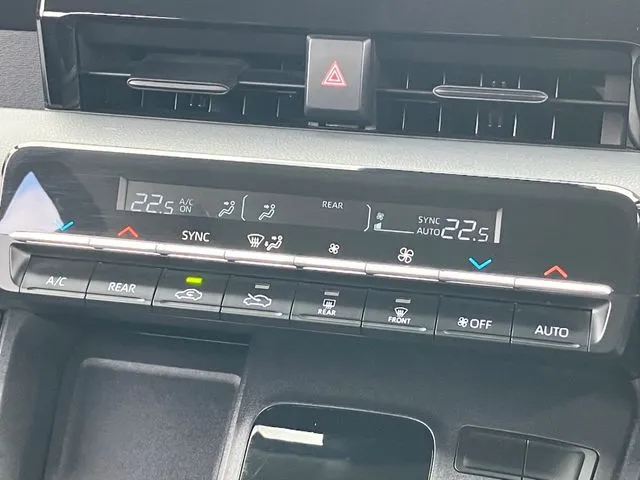 トヨタ　ノア　４ＷＤ