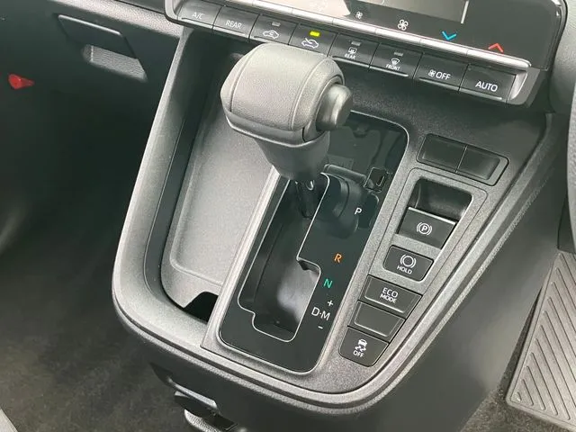 トヨタ　ノア　４ＷＤ