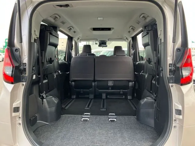 トヨタ　ノア　４ＷＤ