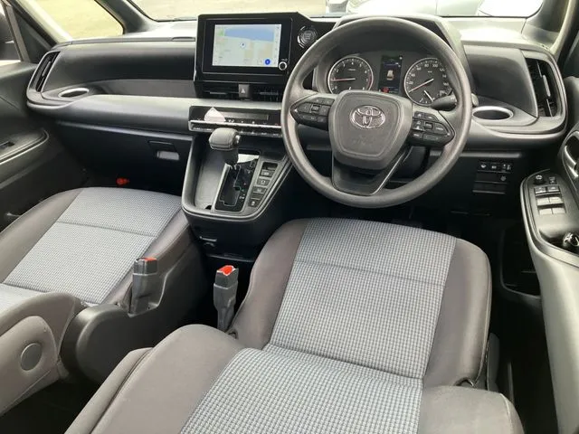 トヨタ　ノア　４ＷＤ