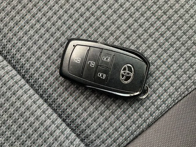 トヨタ　ノア　４ＷＤ