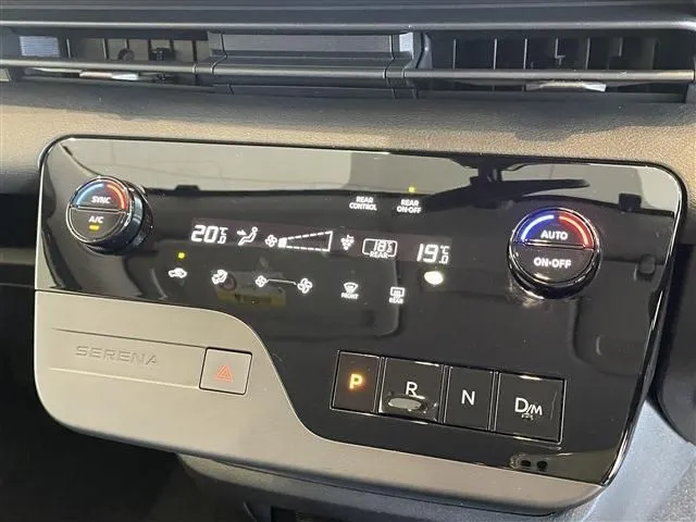 セレナ(ニッサン)の車両写真