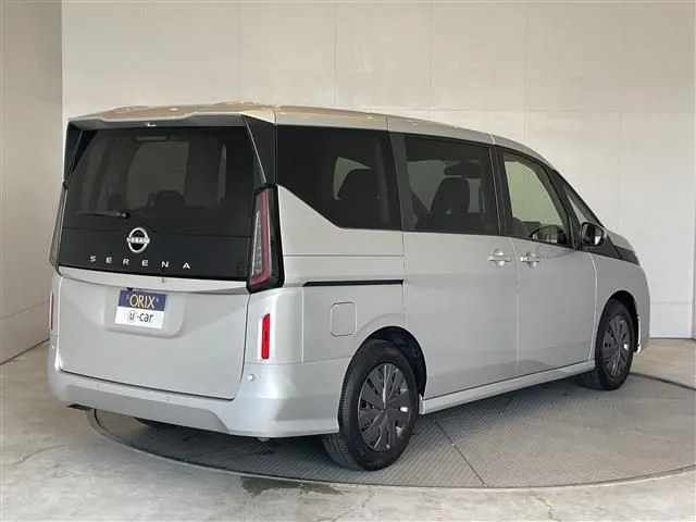 セレナ(ニッサン)の車両写真
