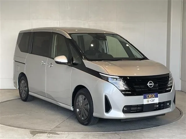 セレナ(ニッサン)の車両写真