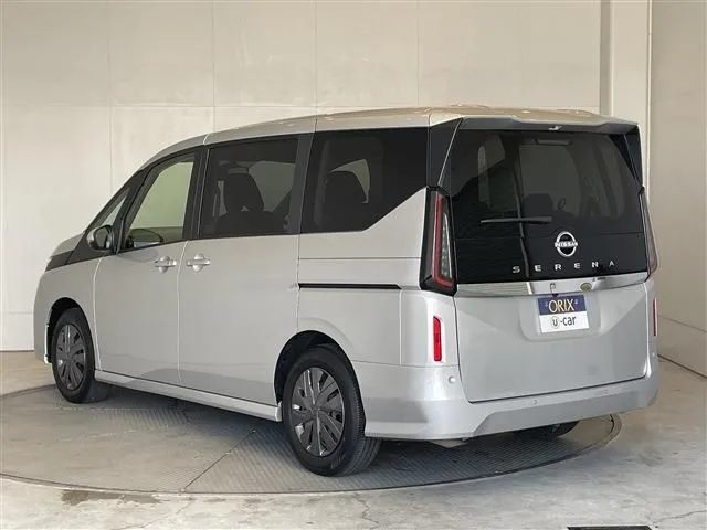 セレナ(ニッサン)の車両写真