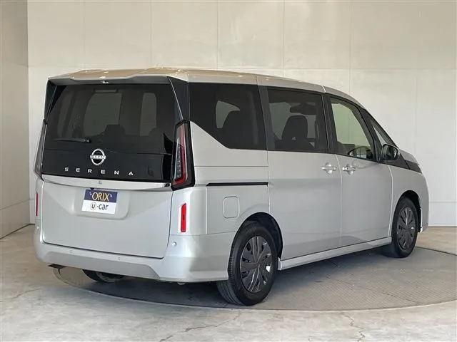 セレナ(ニッサン)の車両写真