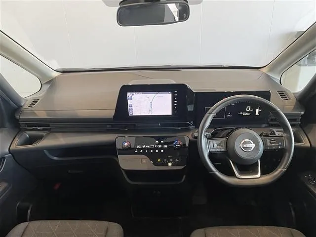 セレナ(ニッサン)の車両写真