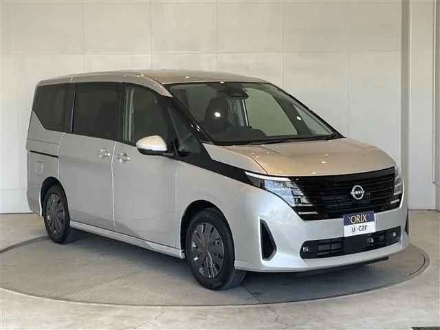セレナ(ニッサン)の車両写真