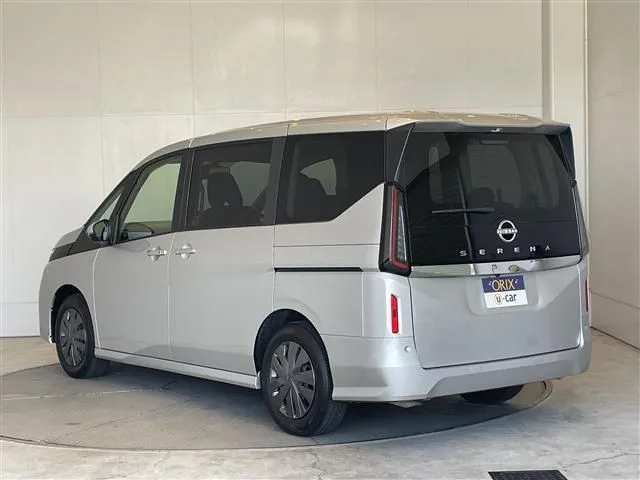セレナ(ニッサン)の車両写真