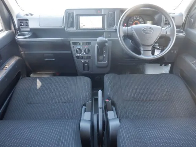 ハイゼットカーゴ 4WD(ダイハツ)の車両写真