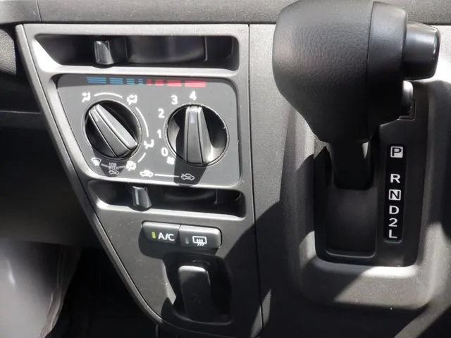 ハイゼットカーゴ 4WD(ダイハツ)の車両写真