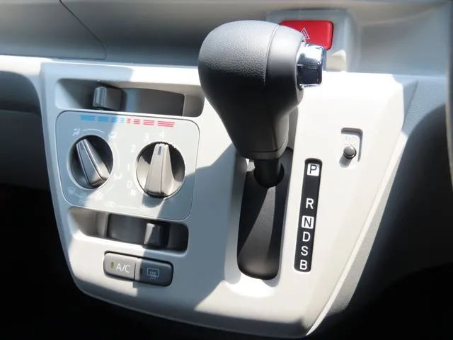ミラ　イース（ダイハツ）の車両写真