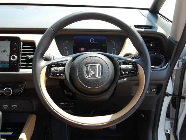 フィット e:HEV 4WD(ホンダ)の車両写真