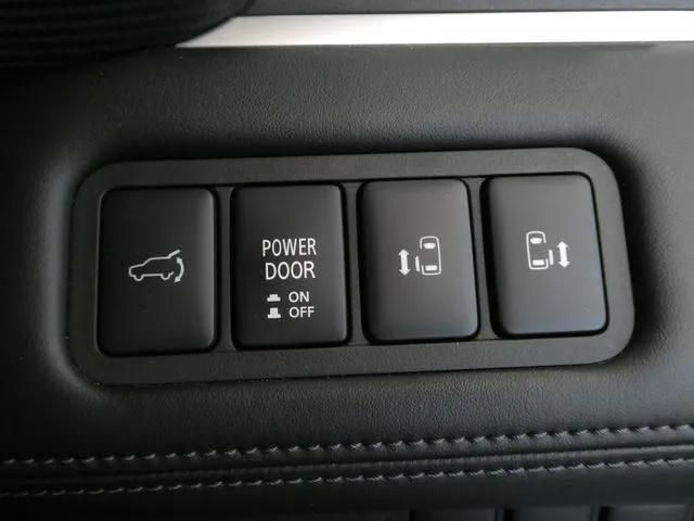 デリカ D:5 4WD(ミツビシ)の車両写真