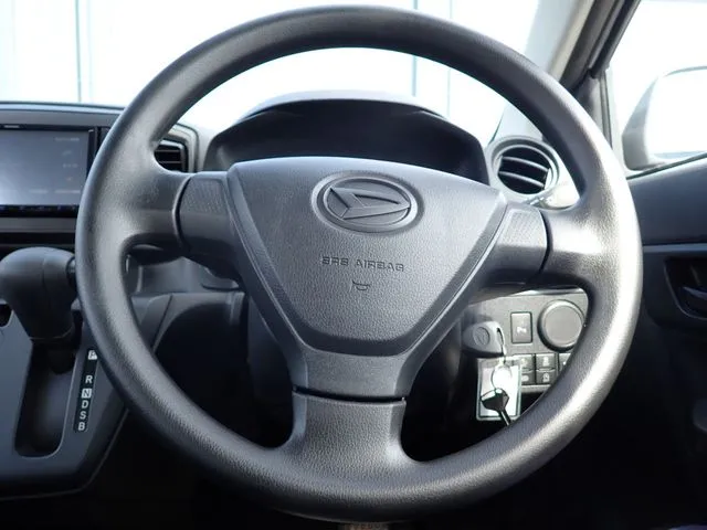 ミラ　イース（ダイハツ）の車両写真
