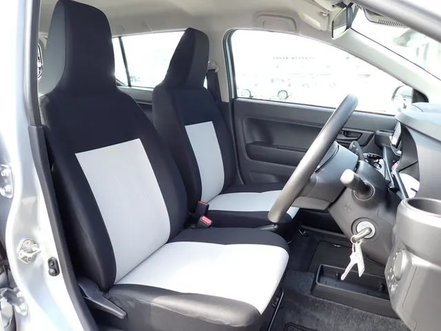 ミラ　イース（ダイハツ）の車両写真