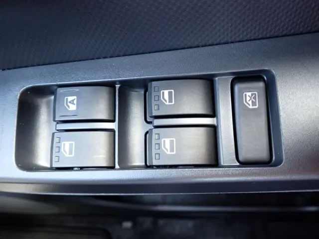 ミラ　イース（ダイハツ）の車両写真