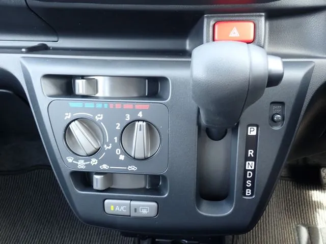 ミラ　イース（ダイハツ）の車両写真