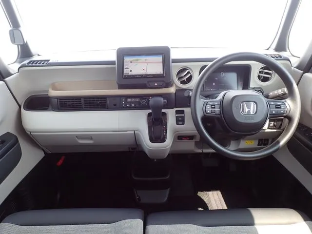 ホンダ　Ｎ　ＢＯＸ　４ＷＤ