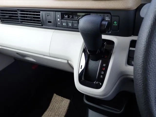 ホンダ　Ｎ　ＢＯＸ　４ＷＤ