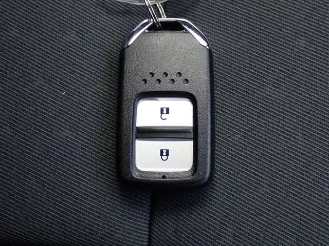 ホンダ　フィット　ｅ：ＨＥＶ　４ＷＤ
