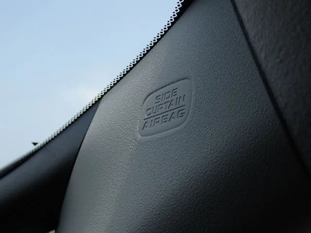 ホンダ　フィット　ｅ：ＨＥＶ　４ＷＤ