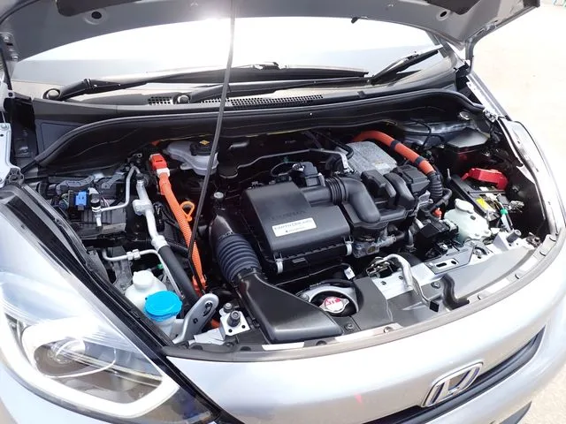 ホンダ　フィット　ｅ：ＨＥＶ　４ＷＤ