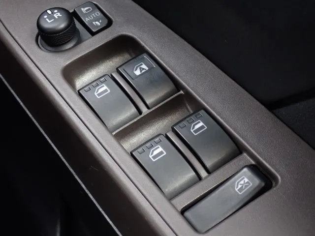 トール 4WD(ダイハツ)の車両写真