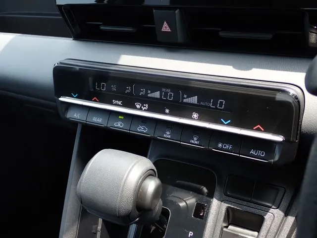 トヨタ　ノア　４ＷＤ