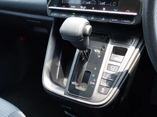 トヨタ　ノア　４ＷＤ