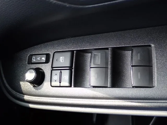 トヨタ　ノア　４ＷＤ