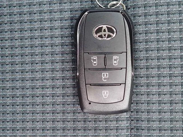 トヨタ　ノア　４ＷＤ