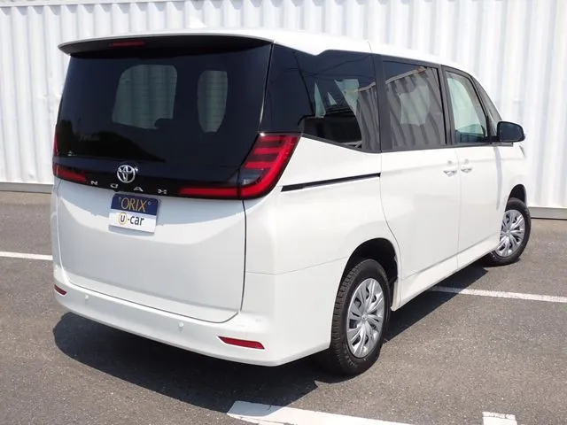 トヨタ　ノア　４ＷＤ